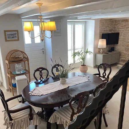 Casa Tratinella * ロヴィンスコ・セロ